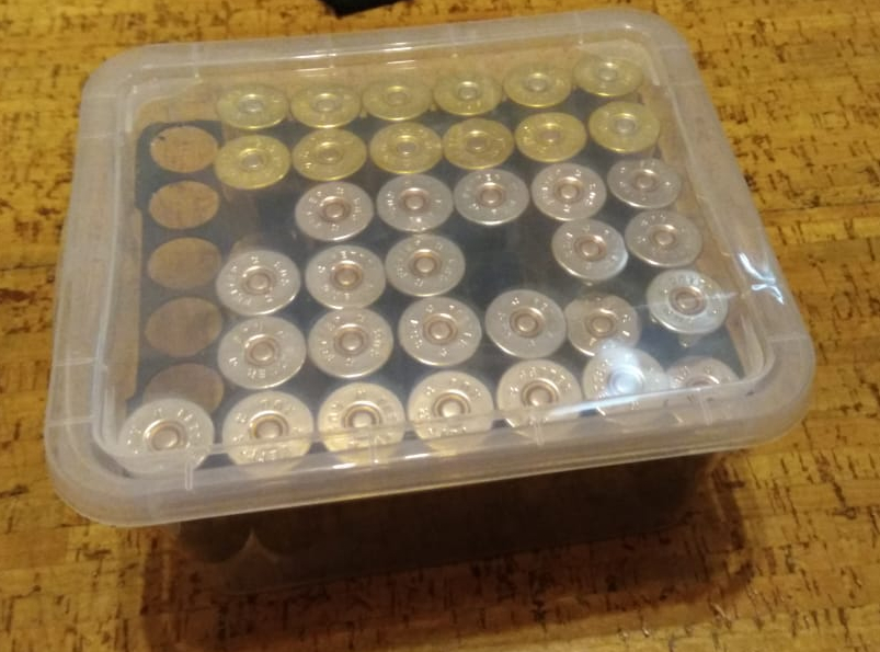 12 cal kartuşun saklanması, 55 ruble için sabit bir fiyattan bir kutuya yerleştirilir. (Plastik Aparattır!!!) 12 cal kartuşun saklanması, 55 ruble için sabit bir fiyattan bir kutuya yerleştirilir. (Plastik Aparattır!!!)