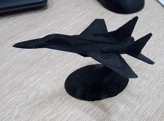 MiG-29 bir standda (Plastik Aparattır!!!)