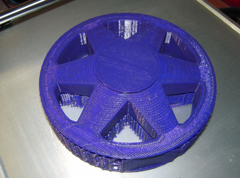 Yuvarlanan bir çantadan tekerlek (Plastik Aparattır!!!)