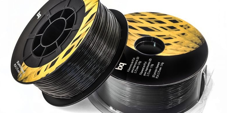 Продам Пластик BQ PLA черного цвета Продам Пластик BQ PLA черного цвета