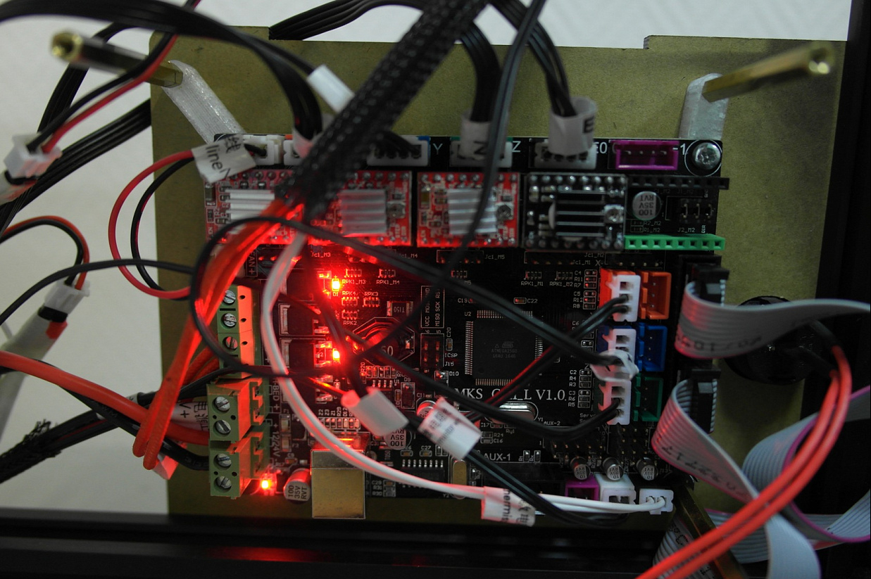 Продам принтер ender 4 Продам принтер ender 4