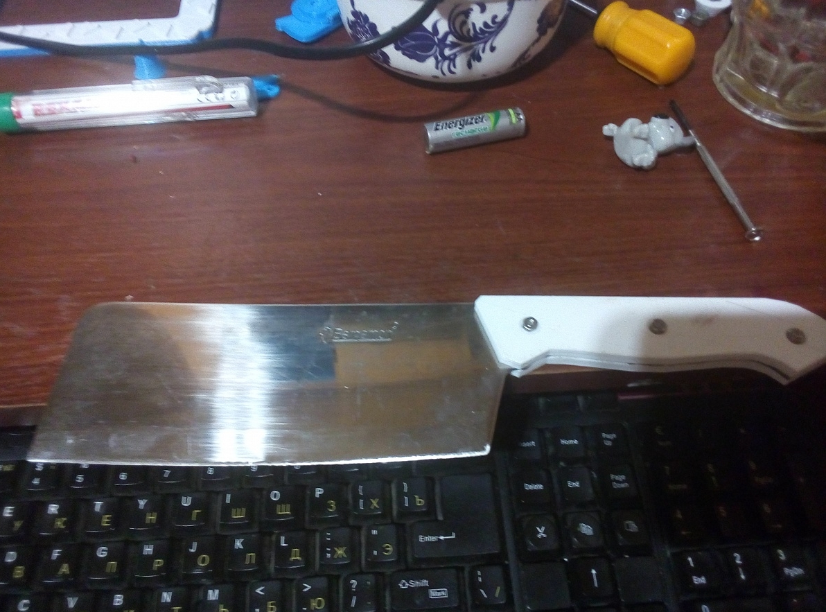 Bir mutfak bıçağının sapı (Balta) (Plastik Aparattır!!!)