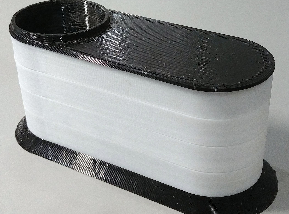 Küçük eşyalar için döner bir kutu. (Plastik Aparattır!!!)