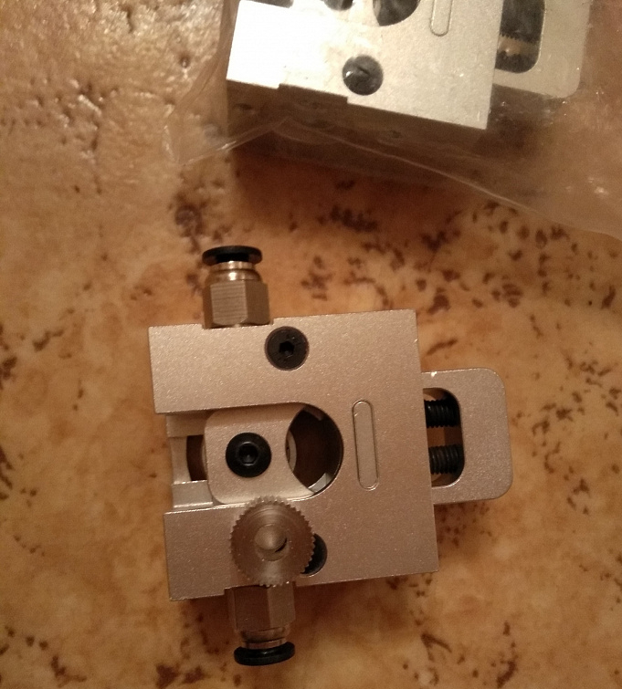 Продам механизм подачи экструдера Bulldog (Бульдог)