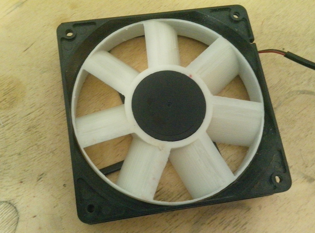 120mm soğutucu için pervaneyi onarın (Plastik Aparattır!!!)