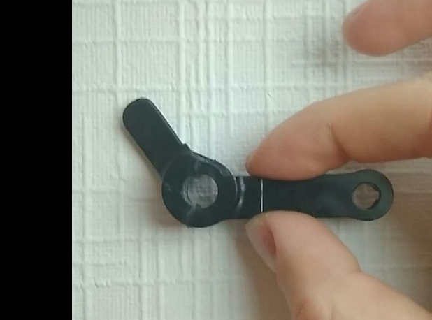 Mercedes'ten tavan mekanizmasının bir parçası (Plastik Aparattır!!!)