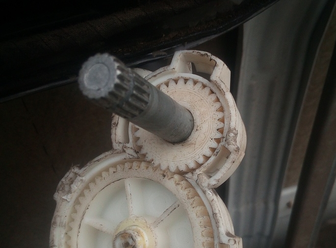 Cam kaldırma dişlisi Mercedes Vito 108 (Plastik Aparattır!!!)