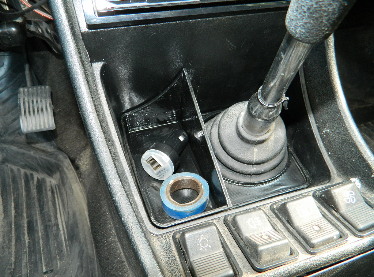 VAZ 2107 için organizatör (Plastik Aparattır!!!)