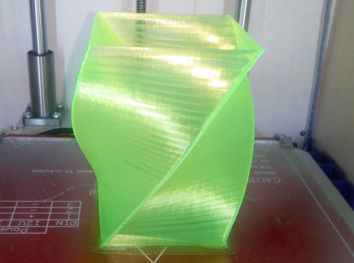 SBS Glass'tan "Twist square" kalemi (Plastik Aparattır!!!)