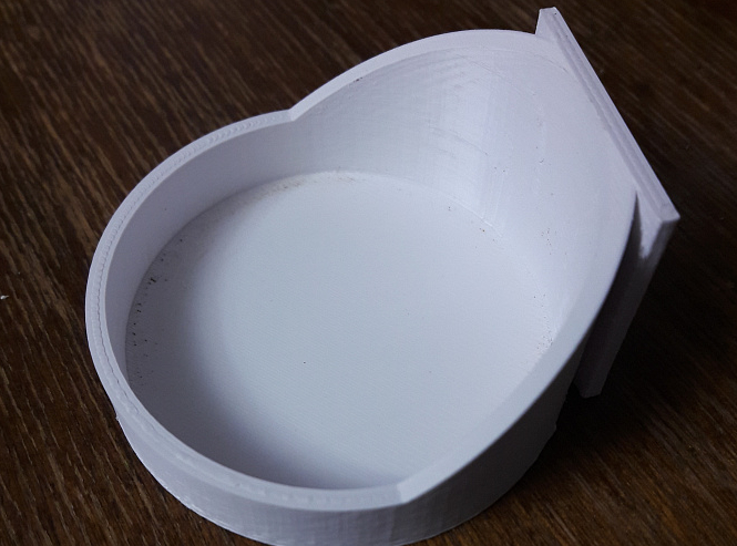 Banyoda hava spreyi tutucusu. Kelebek modeli yazar sayesinde benim DEĞİLDİR!!! (Plastik Aparattır!!!)