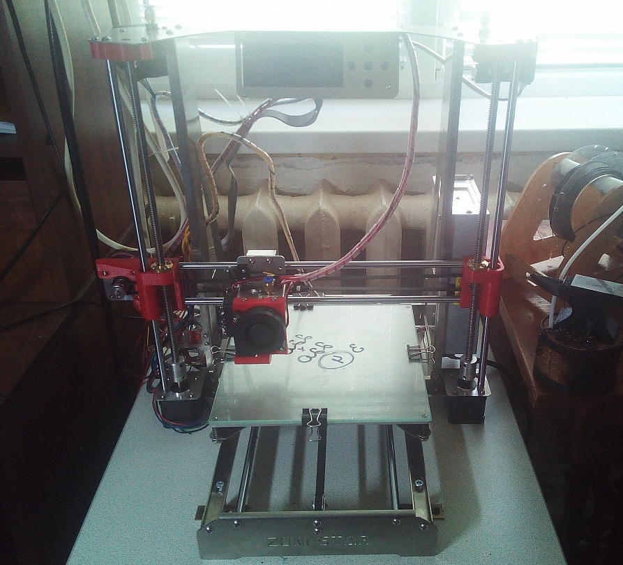 Продам 3d принтер zonestar