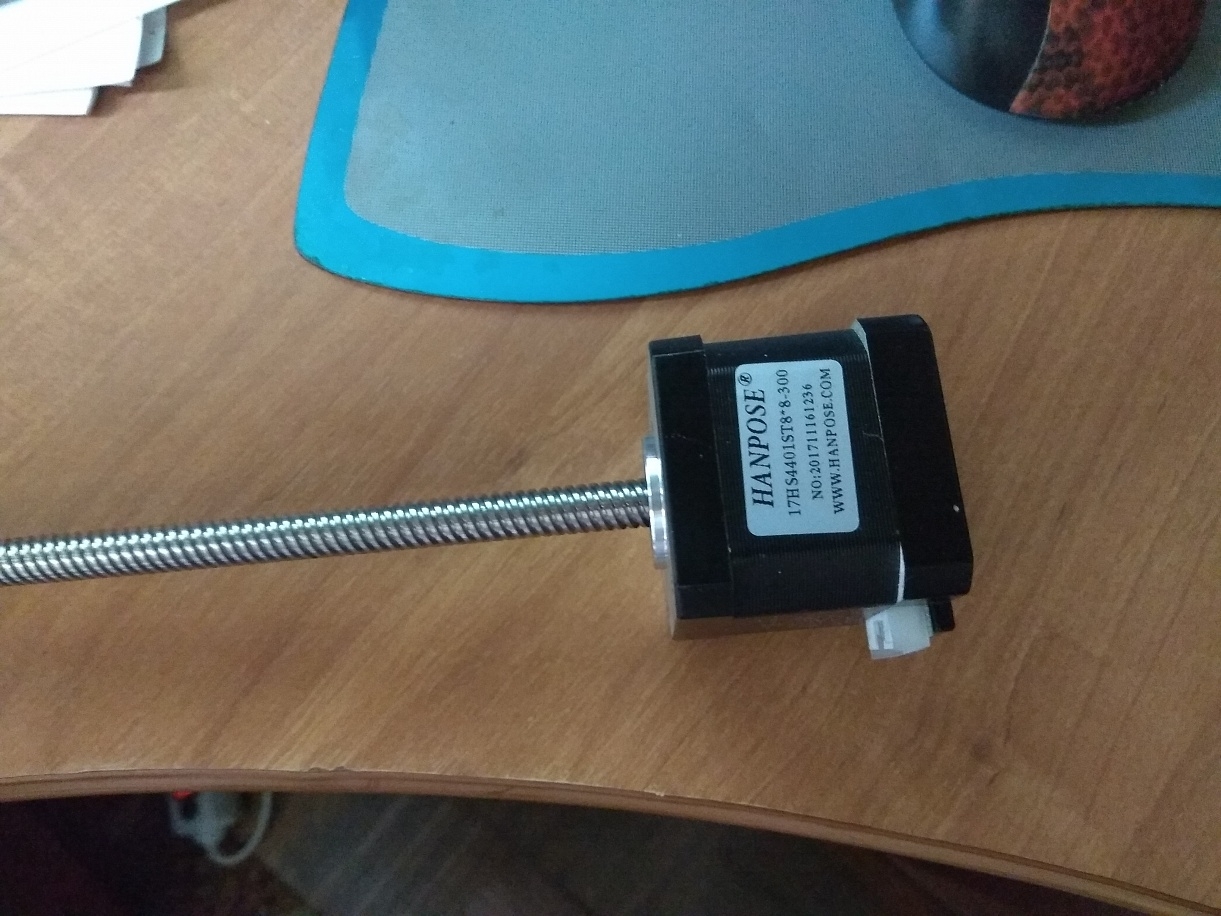 Шаговый двигатель со встроенным винтом 8х8х300