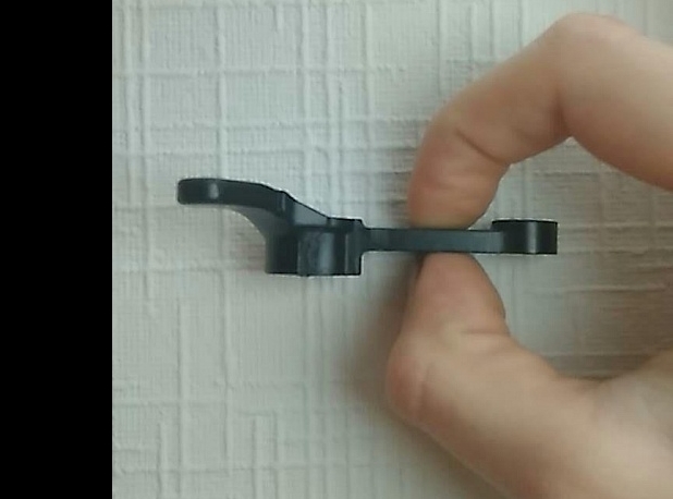 Mercedes'ten tavan mekanizmasının bir parçası (Plastik Aparattır!!!)