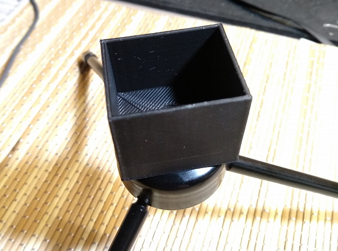 Tripod için DJI OSMO POCKET'e yönelik basit bir adaptör. (Plastik Aparattır!!!)