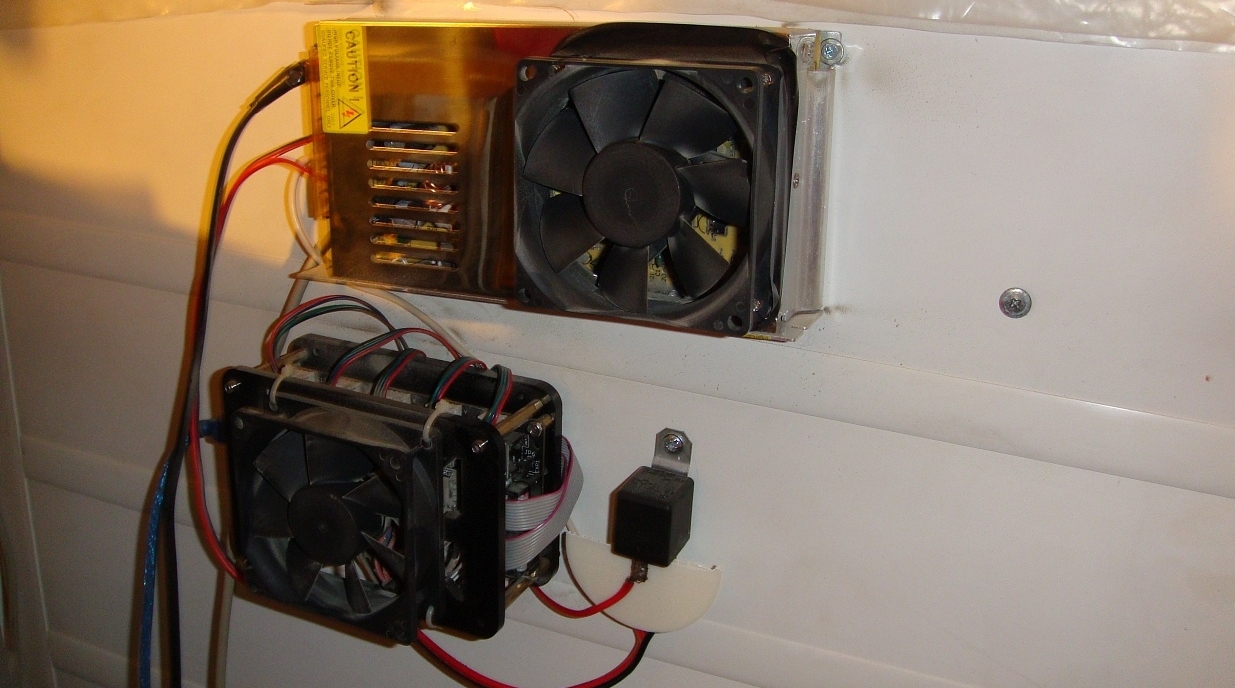 3D принтер HE3D Tricolor