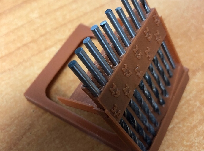 Çapı 2,1 mm'den 3,0 mm'ye kadar olan matkaplar için kutu (Plastik Aparattır!!!)