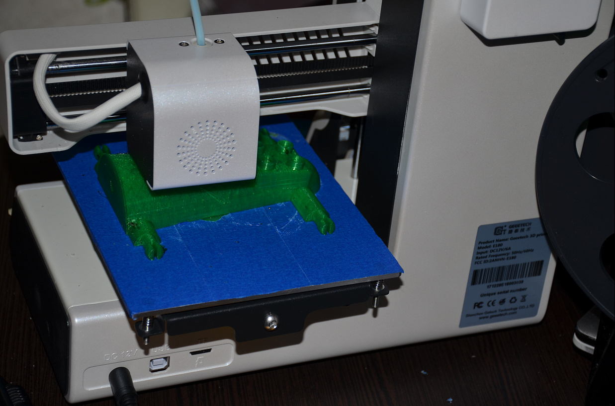 Продам 3D принтер Geeetech E180 с WiFi, сенсорным экраном (+ 3 кг пластика)