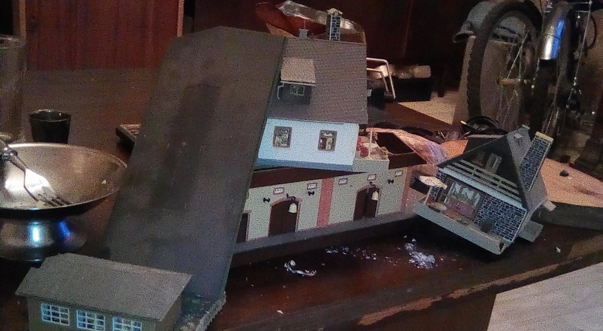 Отдам кому не продать а для поезда.  Отдам кому не продать а для поезда.