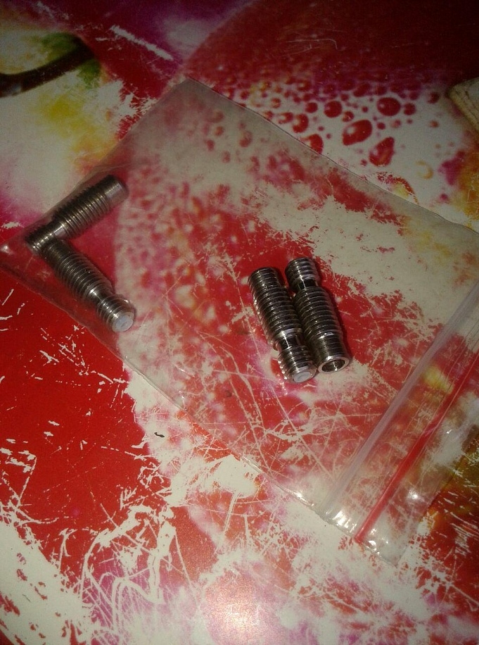 Продам два радиатора E3DV6 и термобарьеры Продам два радиатора E3DV6 и термобарьеры