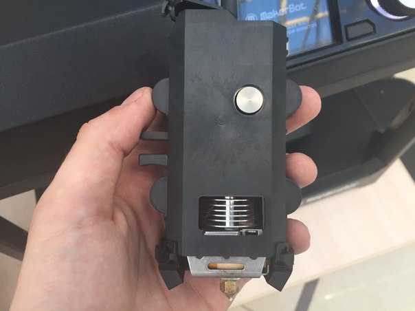 Продам 3D принтер MakerBot 5Gen 150 000