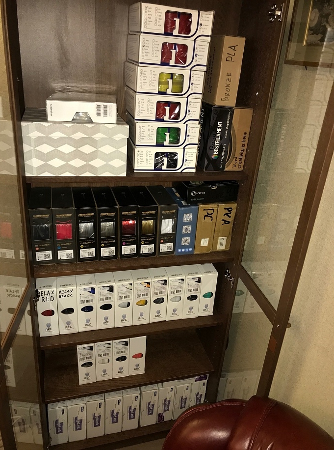 Продам пластик разный 1,75 со скидкой