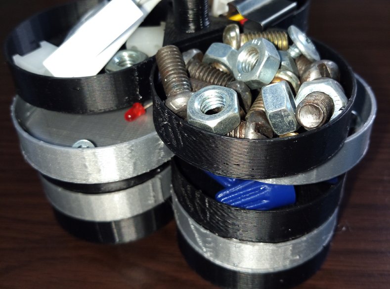 Küçük eşyalar için organizatör rafı. (Plastik Aparattır!!!)