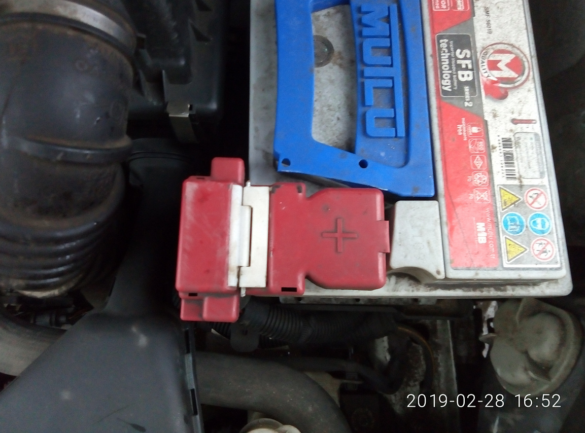 Kapak menteşesi + akü terminalleri (Plastik Aparattır!!!)