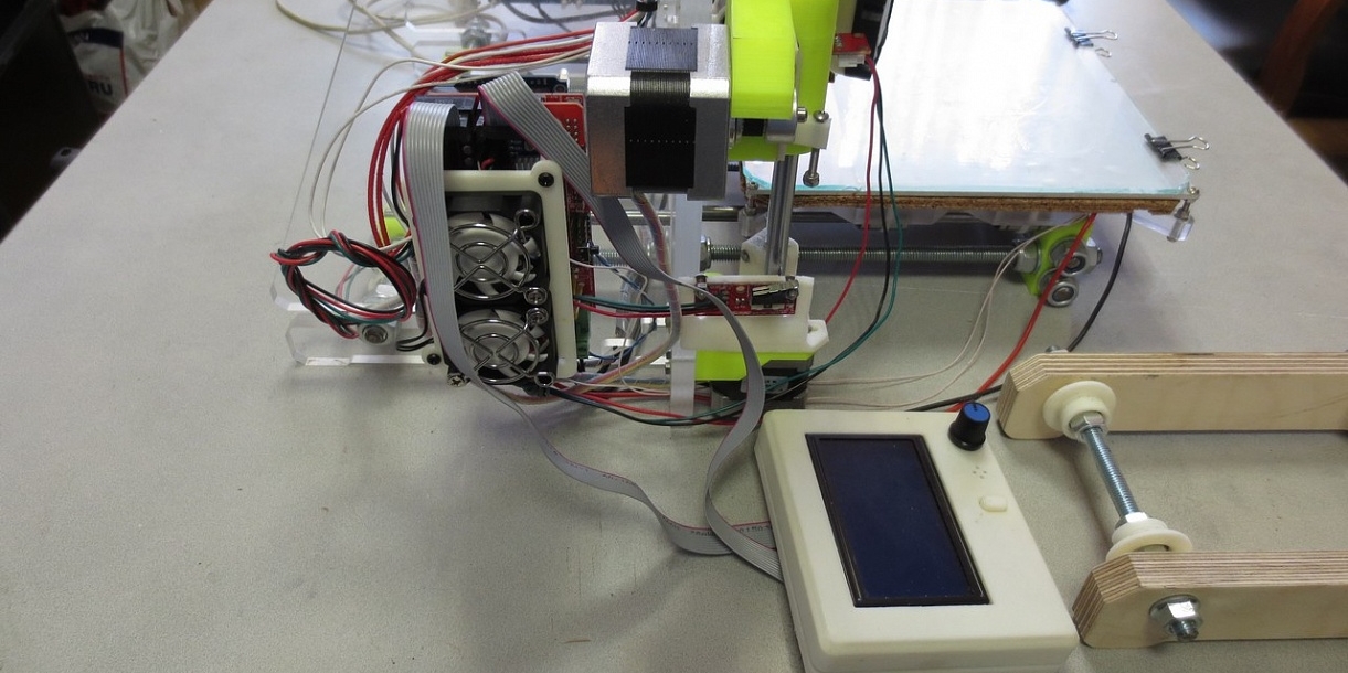 Продам Prusa i3 с акриловым корпусом