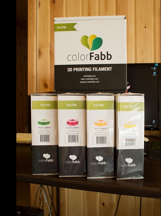 Продам или поменяю PLA пластик Colorfabb 2.85