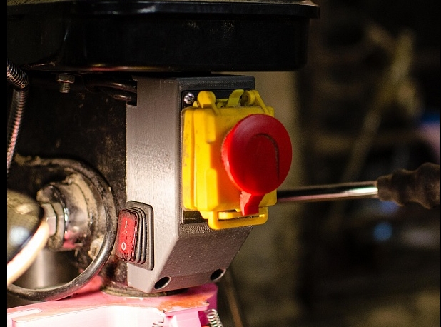 Sondaj makinesi marş muhafazası (Plastik Aparattır!!!)