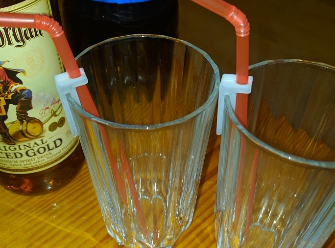 Kokteyl pipeti tutucusu (Plastik Aparattır!!!)