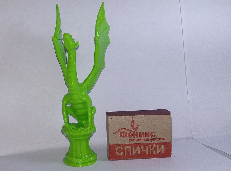 Дракон на тумбе