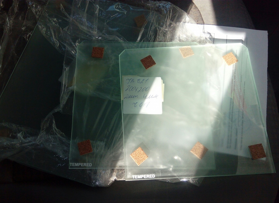 Закалённое стекло на стол 3Dпринтера 300x200x4мм 200x200x4мм