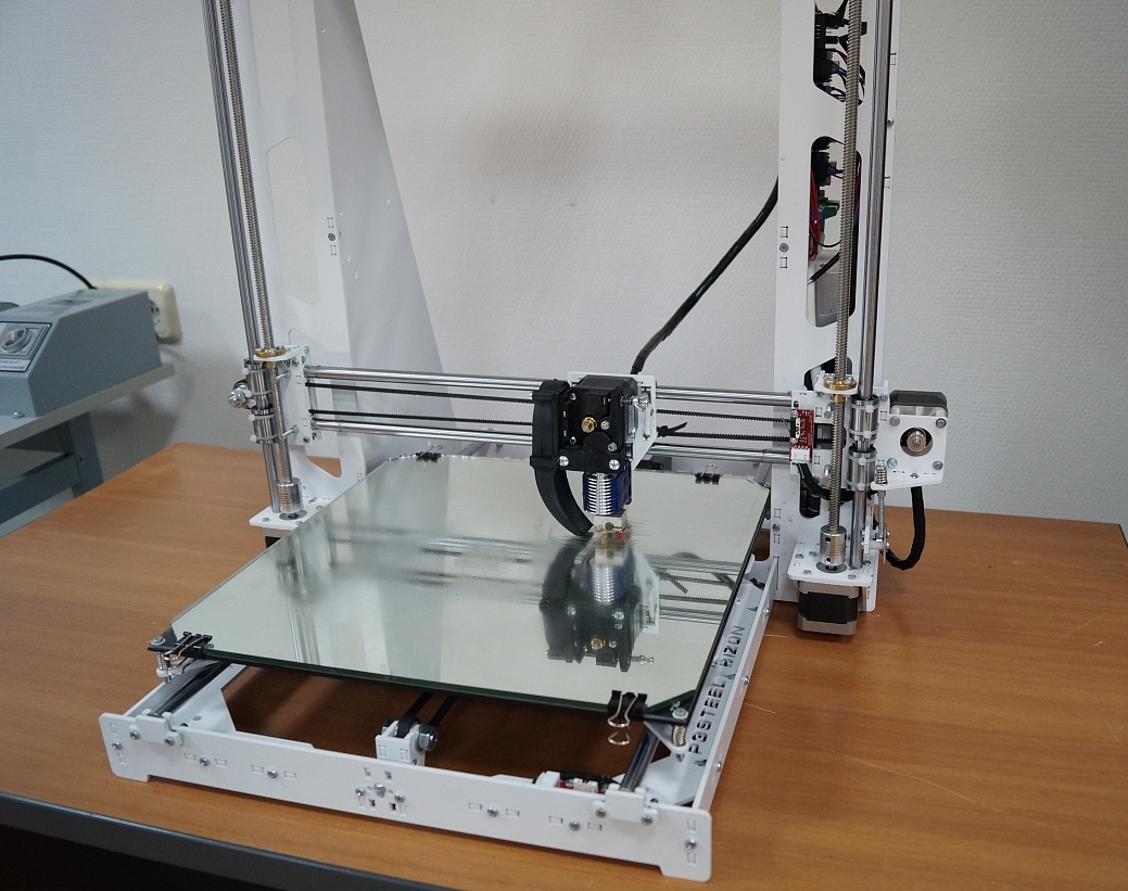 BiZon Prusa i3 Steel 300мм на 300мм BiZon Prusa i3 Steel 300мм на 300мм