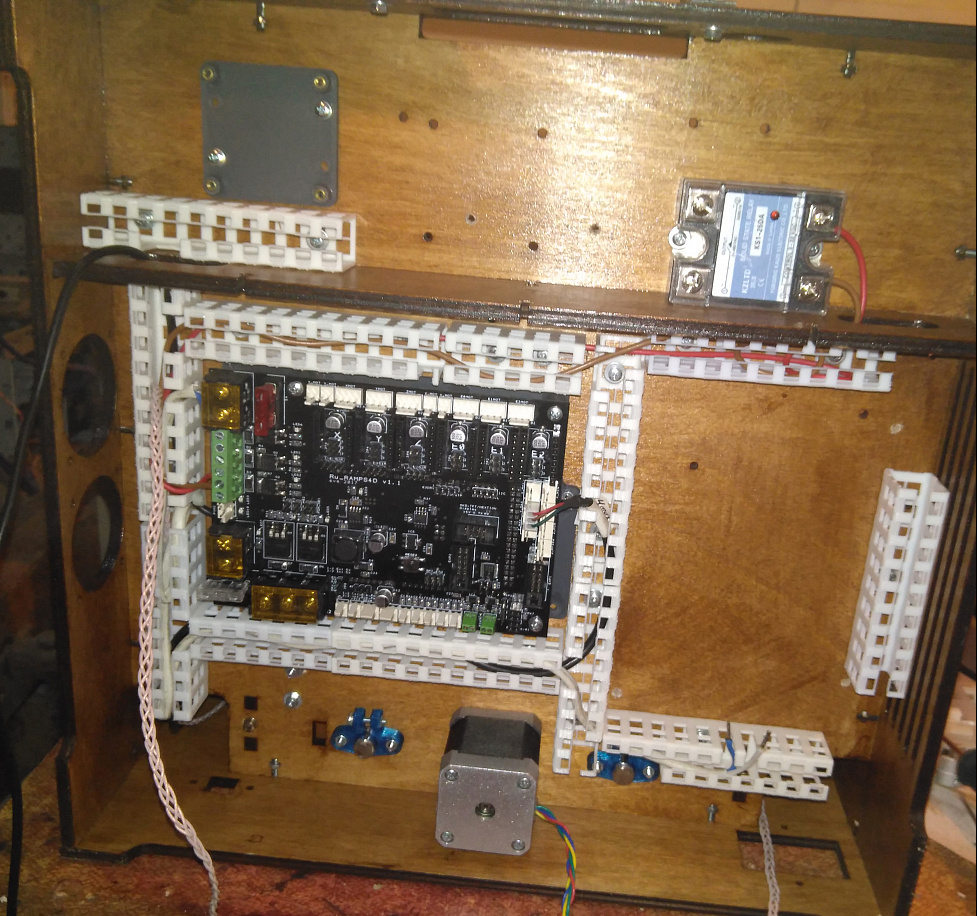 Фанерный типа ZAV, недостроенный