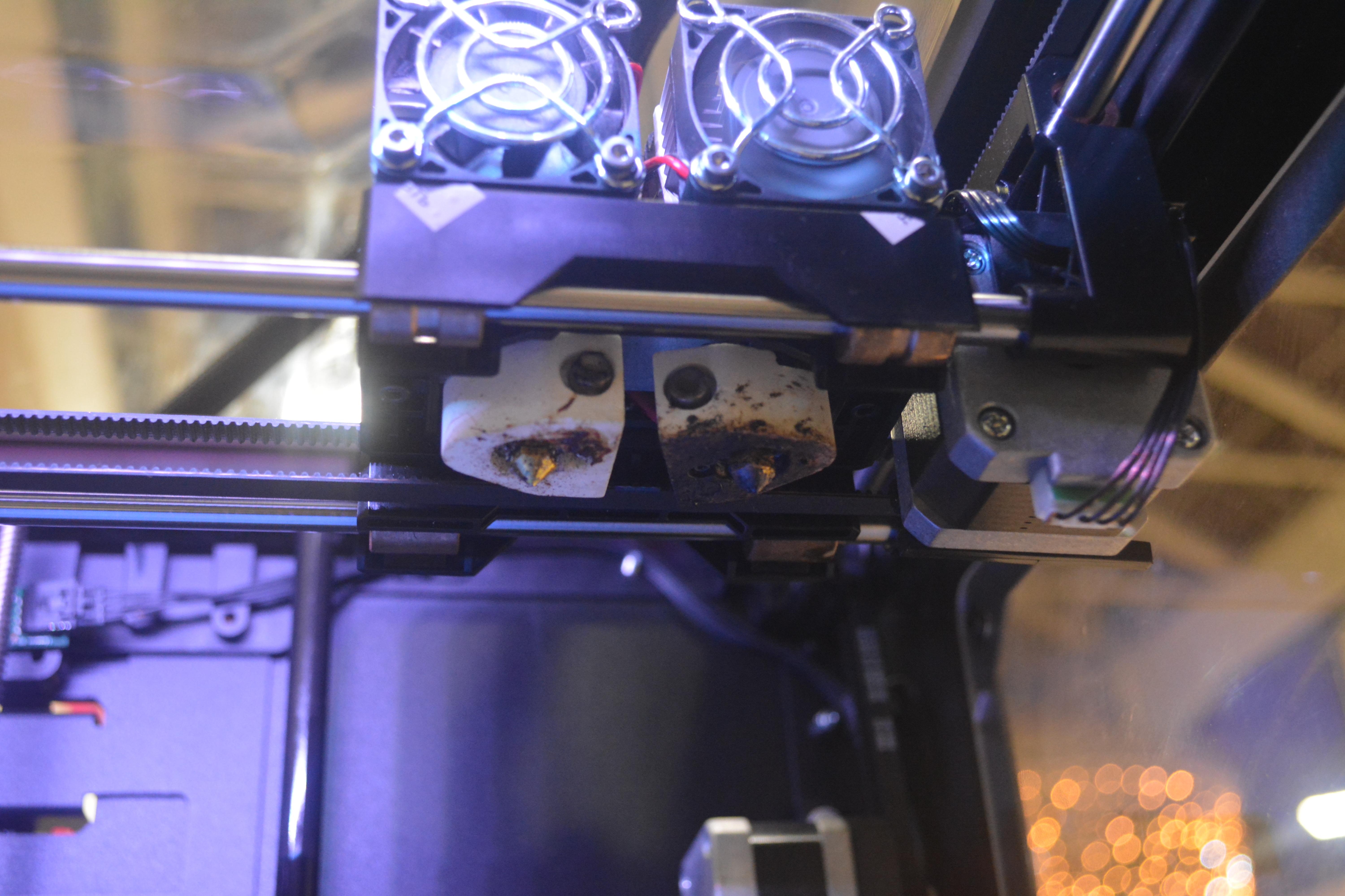 Продам Б/У принтер MakerBot2x