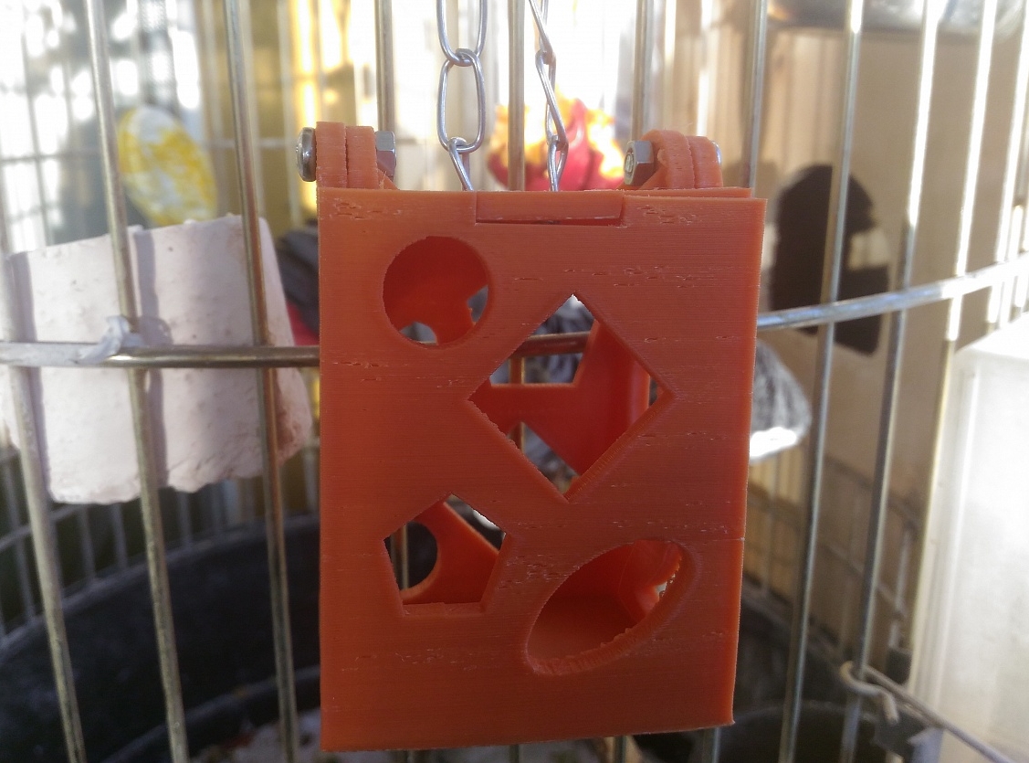 Kuş besleyici oyuncak (Plastik Aparattır!!!)