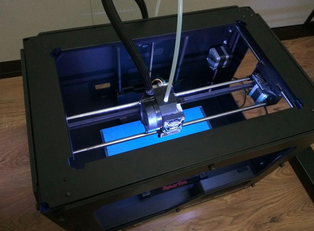 Продам Makerbot Replicator 2