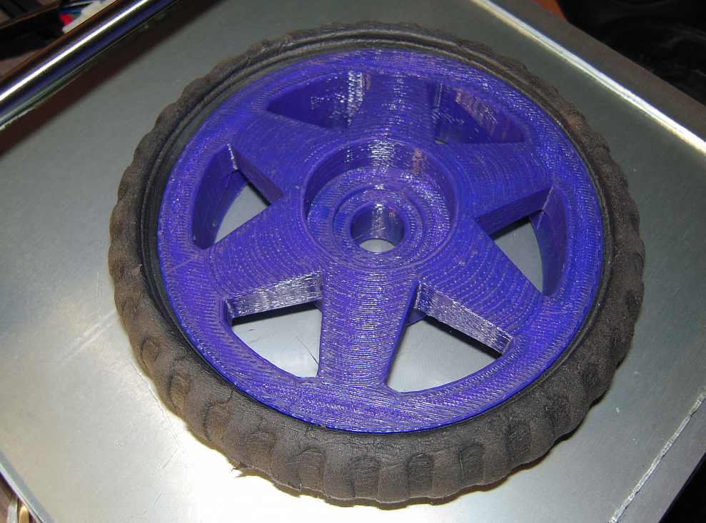 Yuvarlanan bir çantadan tekerlek (Plastik Aparattır!!!)