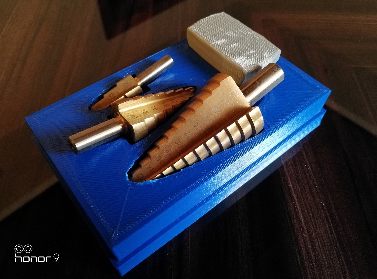 Koni (kademeli veya konik) matkaplar için kasa. (Plastik Aparattır!!!)