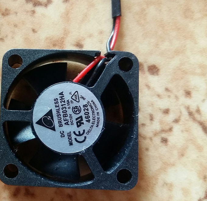 Продам вентиляторы 30х30х10 12V