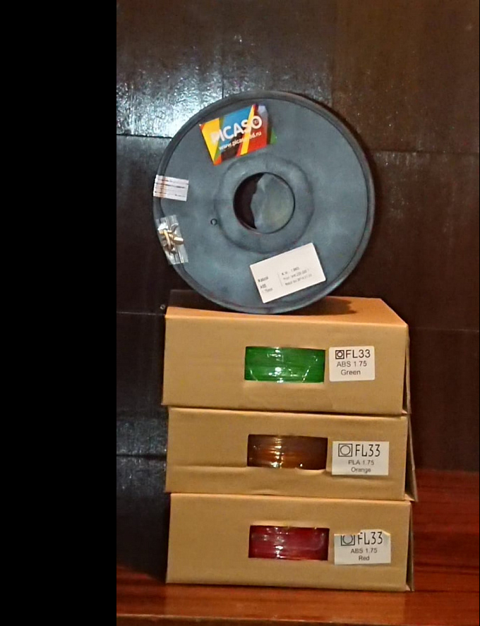 Продам 3D ПРИНТЕР PICASO 3D Designer и СКАНЕР Sense.  Оборудование из коробки. Продаю комплектом.