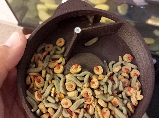 Kırmızı kulaklı kaplumbağa için otomatik yemlik kutusu (Plastik Aparattır!!!) Kırmızı kulaklı kaplumbağa için otomatik yemlik kutusu (Plastik Aparattır!!!)