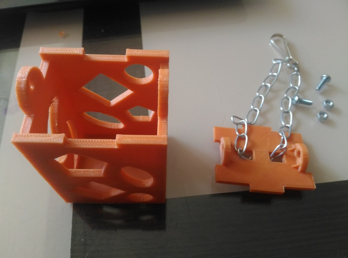 Kuş besleyici oyuncak (Plastik Aparattır!!!)