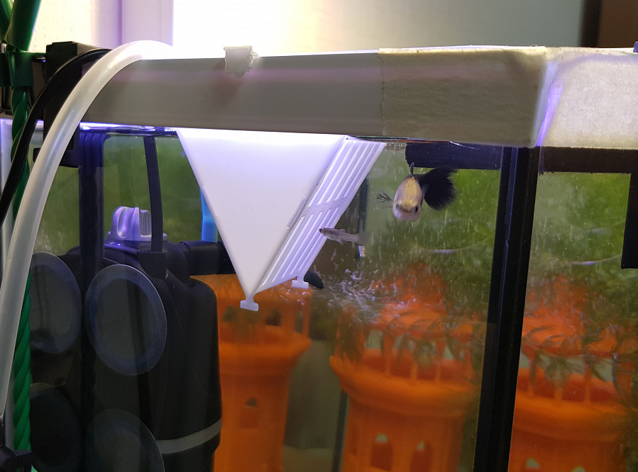 Akvaryum balık yemliği (kan kurdu için) (Plastik Aparattır!!!)