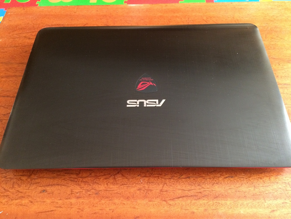 Продаю игровой ноутбук asus ROG GL551JM-EH71