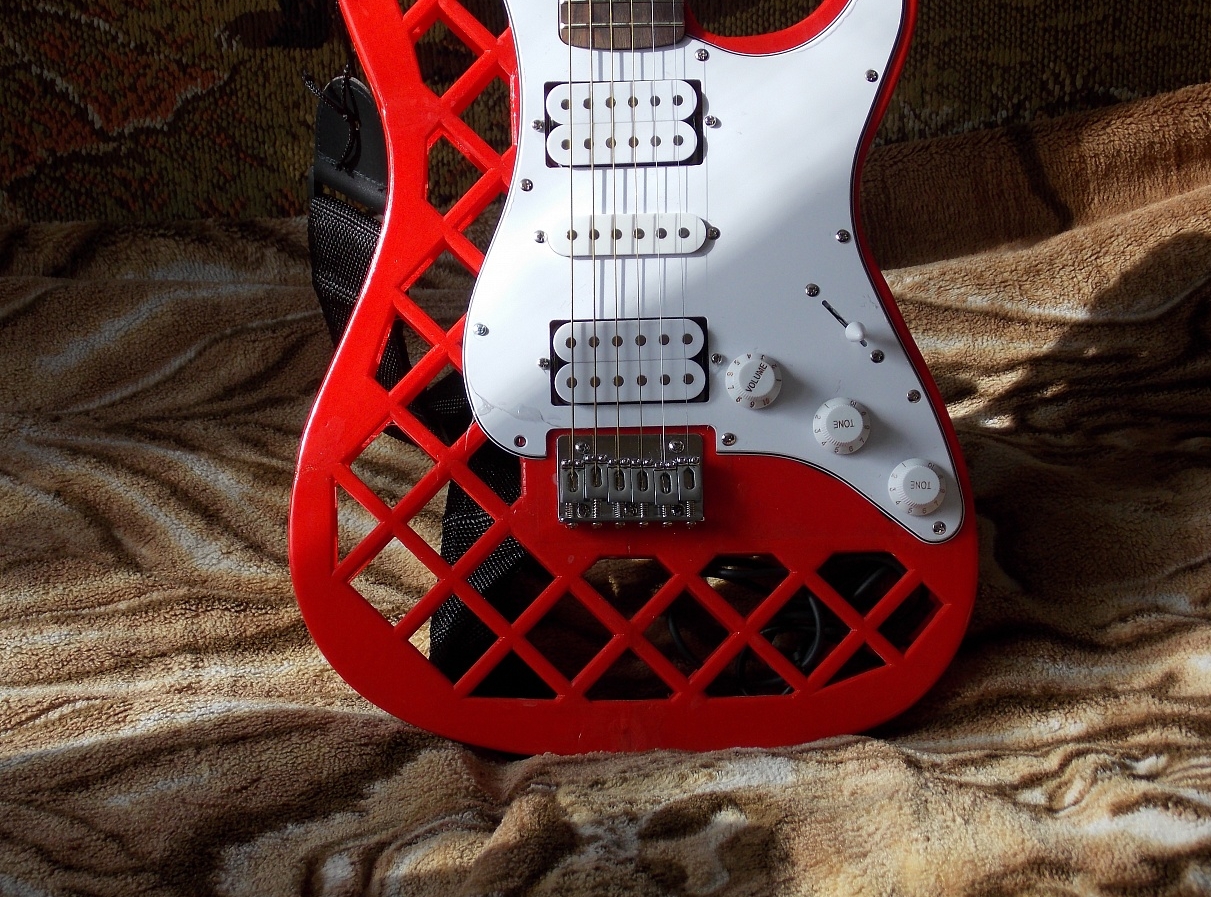 шамрай страт. как покрасить деку гитары. Evertune на гитаре. дека гитары на 3d принтере. дека гитары.