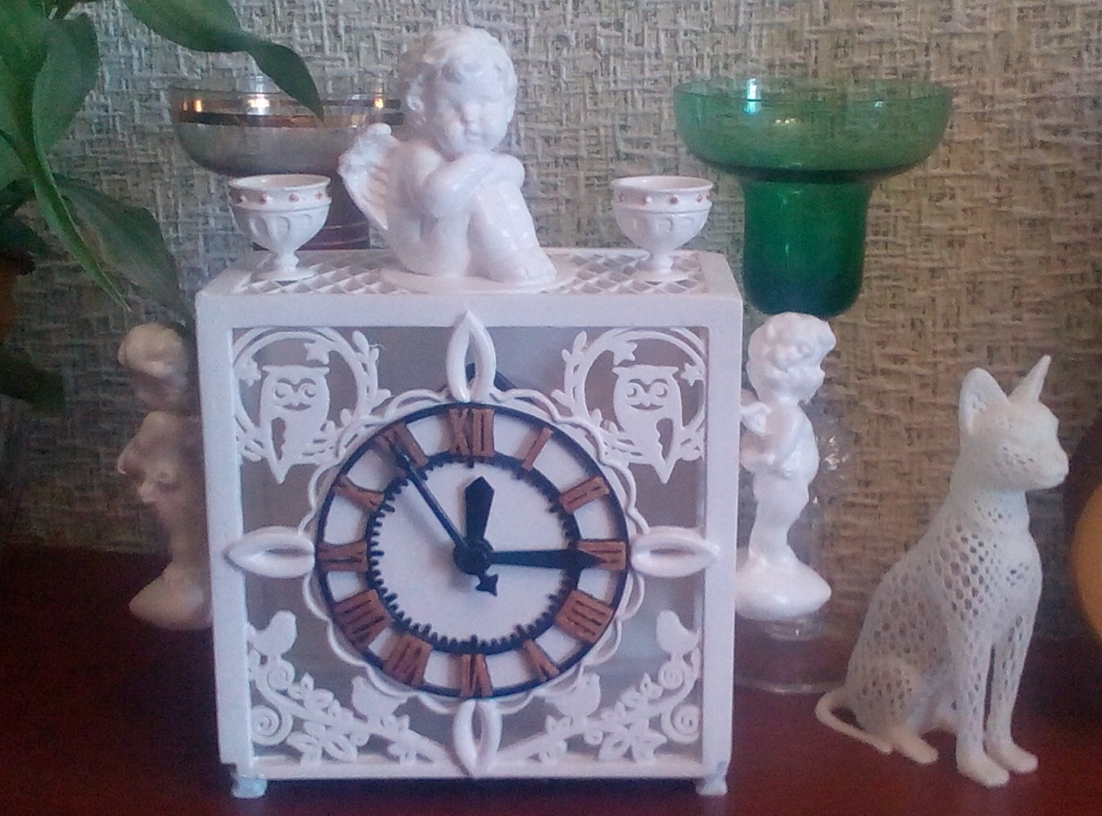 Часы с  ангелочкам