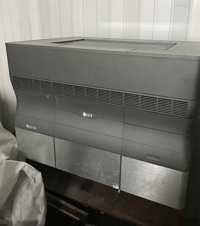 Предлагаю новый, но на на гарантии Stratasys Objet 24