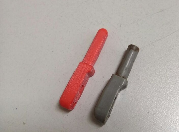 Toyota ED Depo Kapağı Tutacağı (Plastik Aparattır!!!)